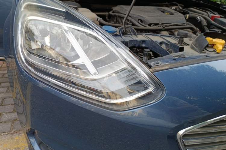 Used Ford Escort 2019 1.5L Automatic ZhiXiang Model Right Front Headlight