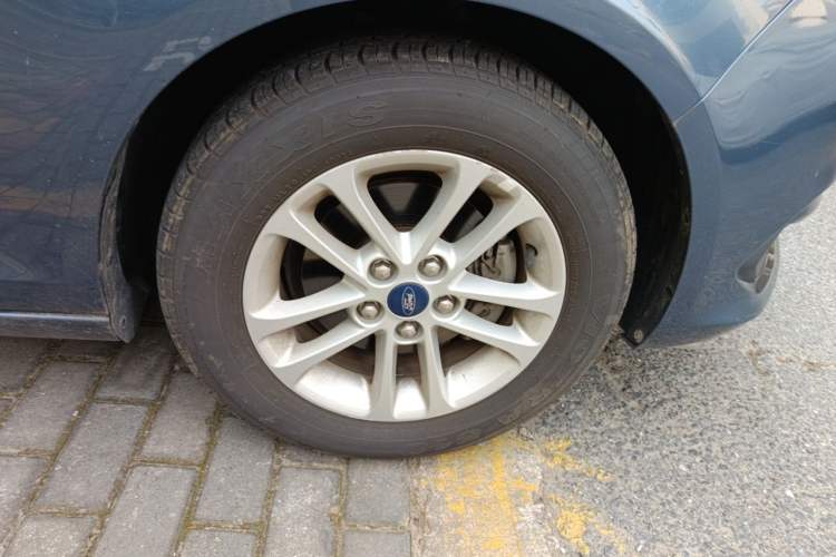 Used Ford Escort 2019 1.5L Automatic ZhiXiang Model Right Front Wheel Hub