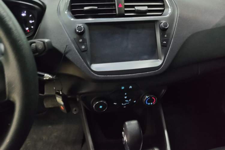 Used Ford Escort 2019 1.5L Automatic ZhiXiang Model Audio And AC Panel