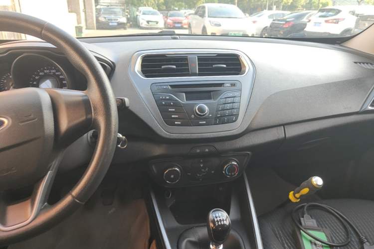 Used Ford Escort 2019 Revised Version 1.5L Manual "Quality Enjoyment" Trim (Tire Pressure Monitoring) China VI Standard Audio And AC Panel
