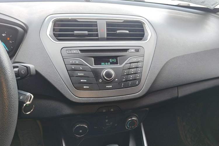 Used Ford Escort 2019 Revised 1.5L Automatic ZhiXiang Version (Tire Pressure Monitoring) China VI Standard Audio And AC Panel