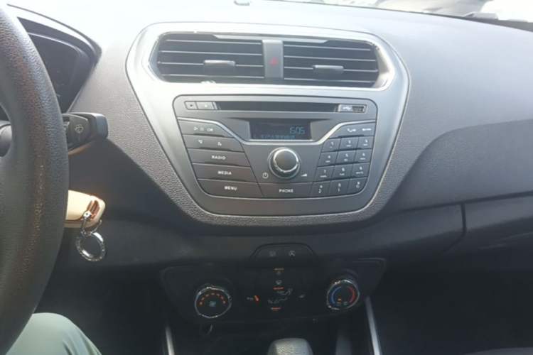 Used Ford Escort 2019 1.5L Automatic ZhiXiang Model Audio And AC Panel