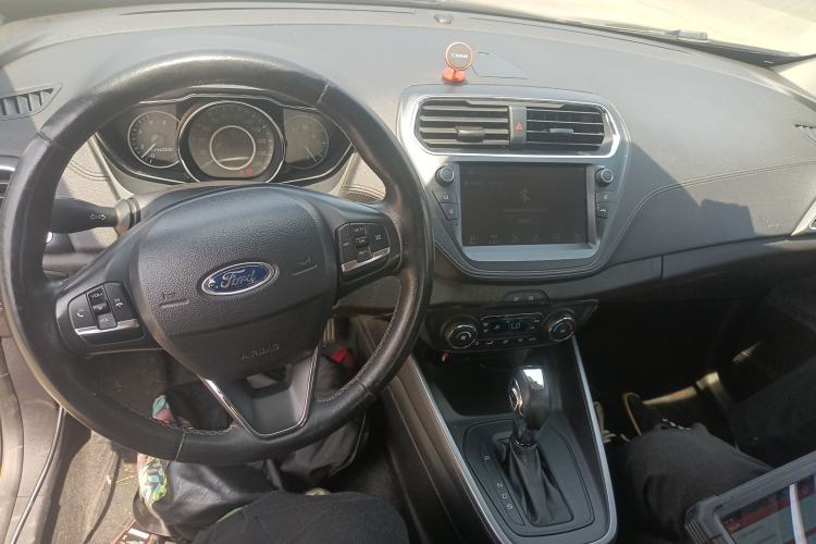Used Ford Escort 2019 Revised Version 1.5L Automatic Enjoyment Type China VI Standard Center Console