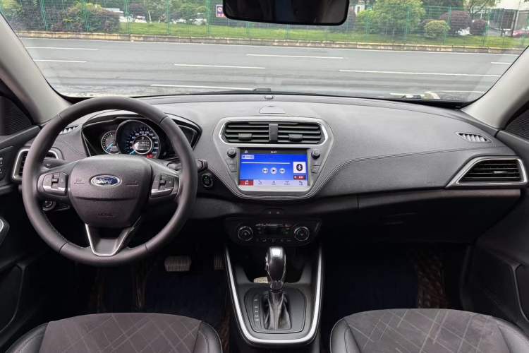 Used Ford Escort 2019 Revised Version 1.5L Automatic Enjoyment Type China VI Standard Center Console