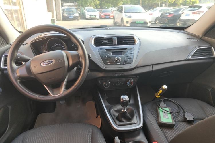 Used Ford Escort 2019 Revised Version 1.5L Manual "Quality Enjoyment" Trim (Tire Pressure Monitoring) China VI Standard Center Console