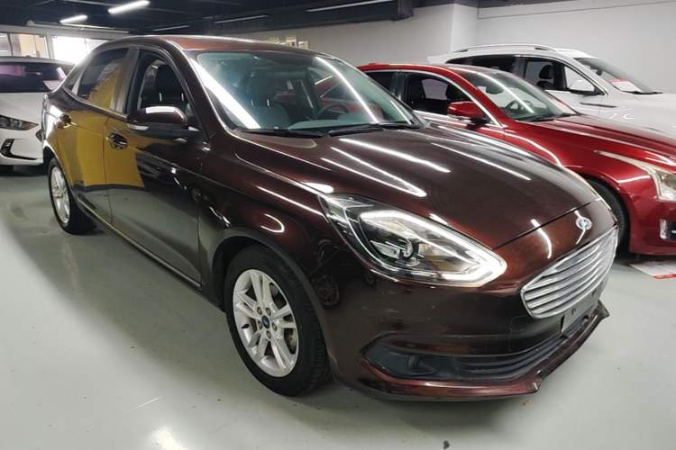 Used Ford Escort 2019 Revised Version 1.5L Automatic Enjoyment Type China VI Standard Front Right 45 Deg