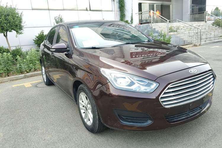 Used Ford Escort 2019 Revised 1.5L Automatic ZhiXiang Version (Tire Pressure Monitoring) China VI Standard Front Right 45 Deg