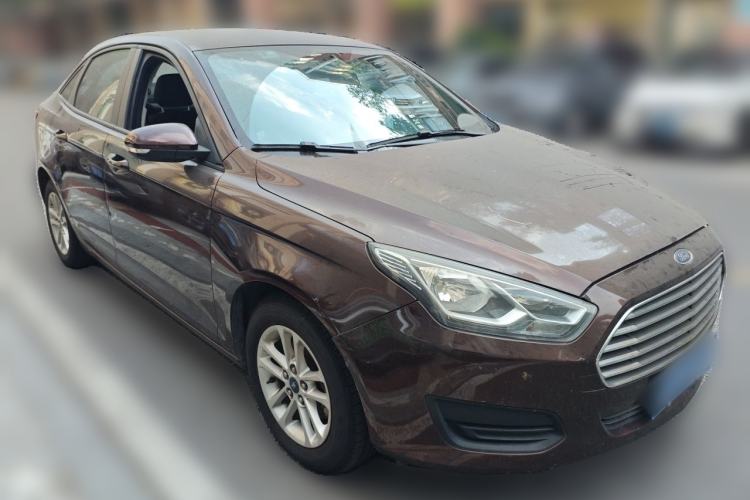 Used Ford Escort 2019 Revised 1.5L Automatic ZhiXiang Version (Tire Pressure Monitoring) China VI Standard Front Right 45 Deg