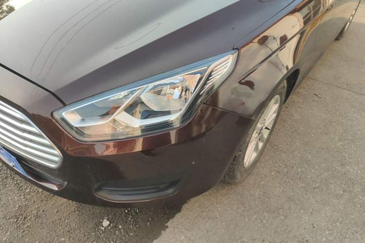 Used Ford Escort 2019 Revised Version 1.5L Manual "Quality Enjoyment" Trim (Tire Pressure Monitoring) China VI Standard Left Front Headlight