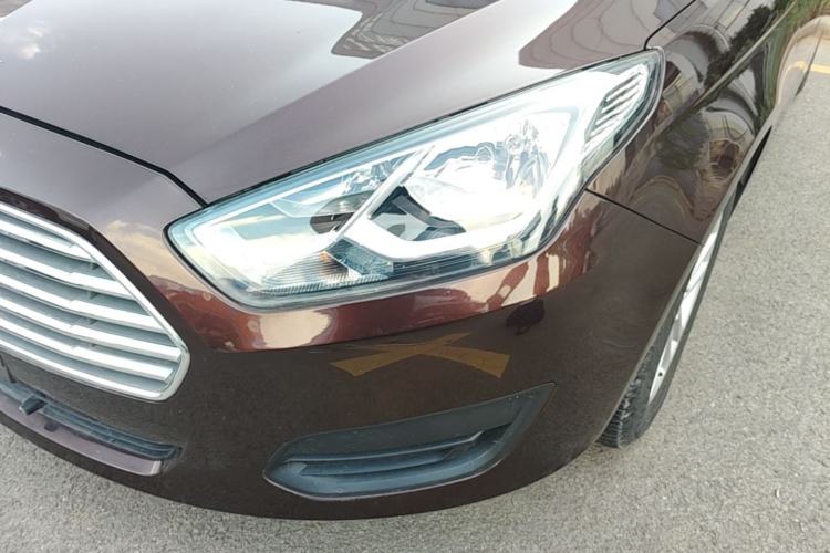 Used Ford Escort 2019 Revised 1.5L Automatic ZhiXiang Version (Tire Pressure Monitoring) China VI Standard Left Front Headlight