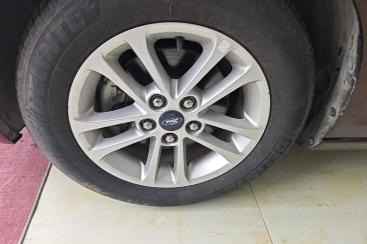 Used Ford Escort 2019 1.5L Automatic ZhiXiang Model Left Front Wheel Hub
