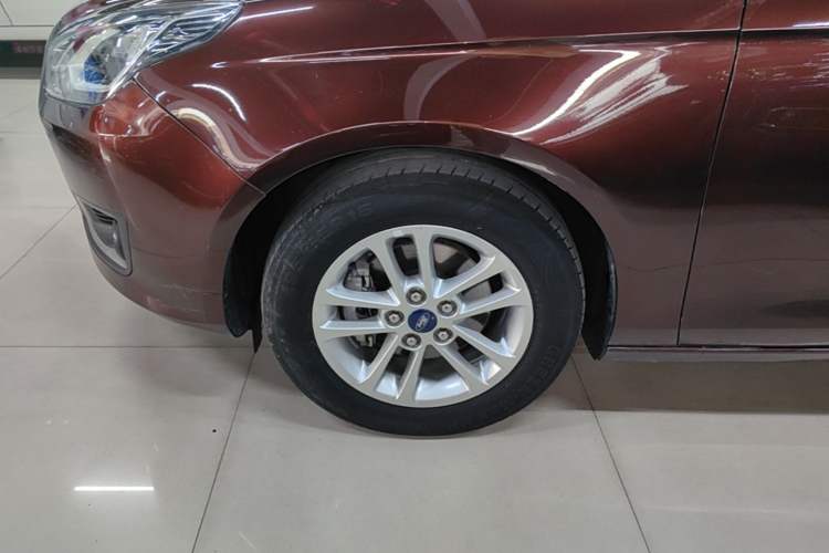 Used Ford Escort 2019 Revised 1.5L Automatic ZhiXiang Version (Tire Pressure Monitoring) China VI Standard Left Front Wheel Hub