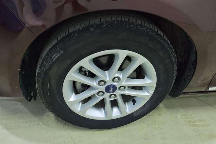 Used Ford Escort 2019 1.5L Automatic ZhiXiang Model Left Front Wheel Hub