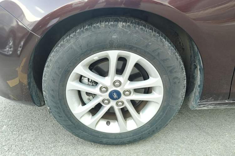 Used Ford Escort 2019 Revised 1.5L Automatic ZhiXiang Version (Tire Pressure Monitoring) China VI Standard Left Front Wheel Hub