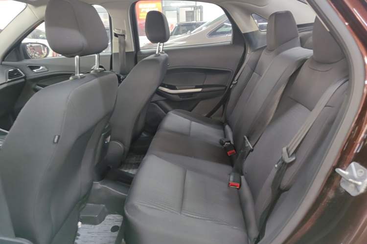 Used Ford Escort 2019 Revised 1.5L Automatic ZhiXiang Version (Tire Pressure Monitoring) China VI Standard Left Rear Seat