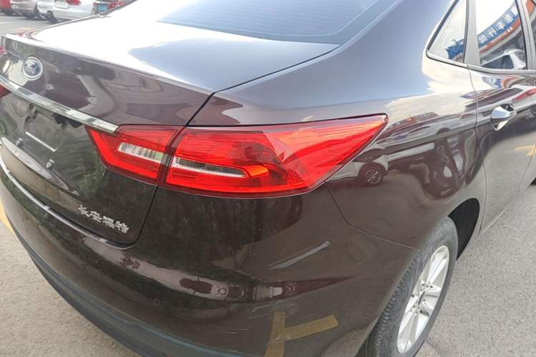 Used Ford Escort 2019 Revised 1.5L Automatic ZhiXiang Version (Tire Pressure Monitoring) China VI Standard Right Rear Taillight