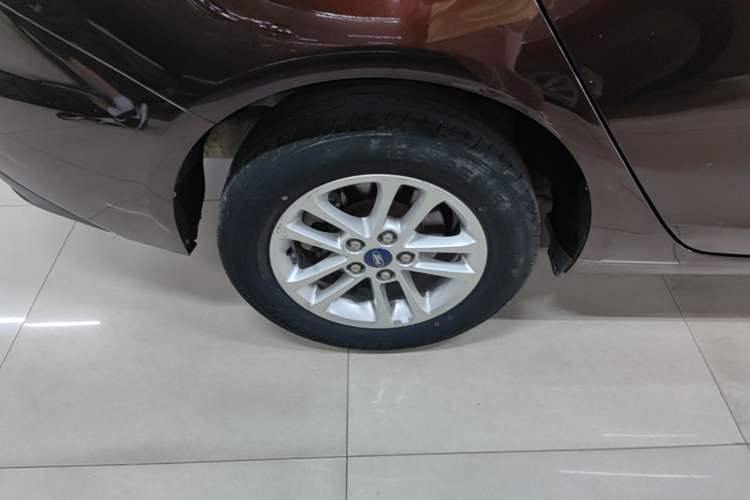 Used Ford Escort 2019 Revised 1.5L Automatic ZhiXiang Version (Tire Pressure Monitoring) China VI Standard Right Rear Wheel Hub