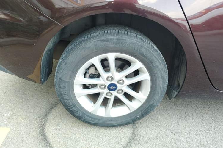 Used Ford Escort 2019 Revised 1.5L Automatic ZhiXiang Version (Tire Pressure Monitoring) China VI Standard Right Rear Wheel Hub