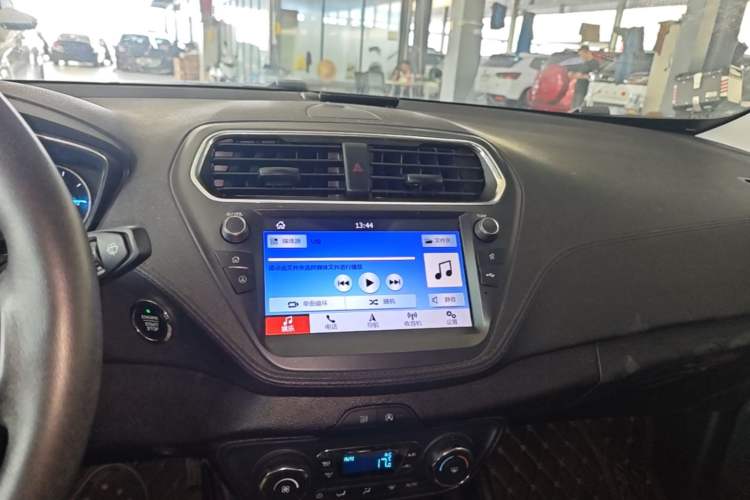 Used Ford Escort 2019 Revised Version 1.5L Automatic Zhenxiang Edition China VI Standard Audio And AC Panel