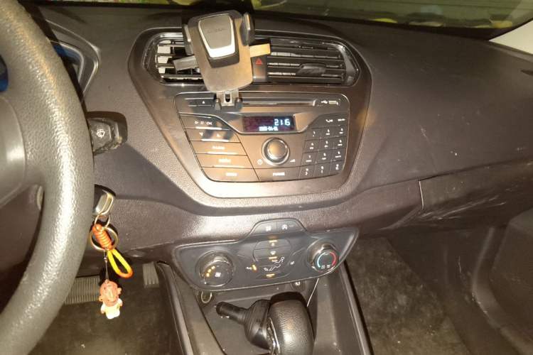 Used Ford Escort 2019 1.5L Automatic ZhiXiang Model Audio And AC Panel