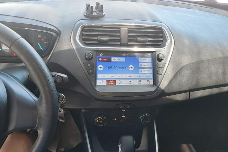 Used Ford Escort 2019 1.5L Automatic ZhiXiang Model Audio And AC Panel