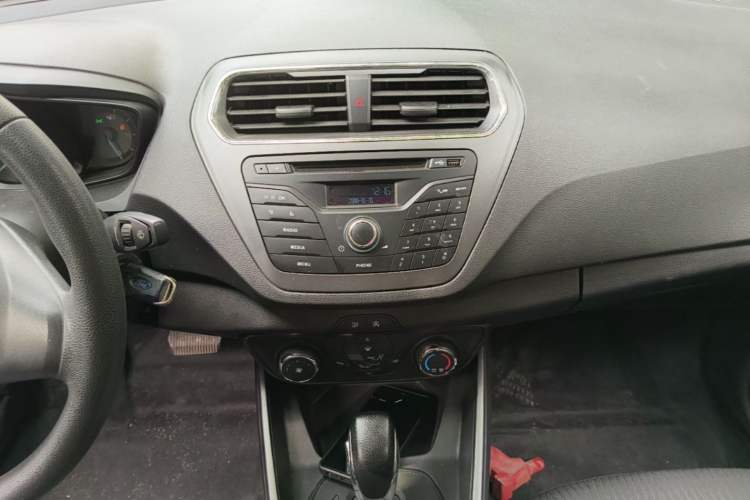 Used Ford Escort 2019 Revised 1.5L Automatic ZhiXiang Version (Tire Pressure Monitoring) China VI Standard Audio And AC Panel