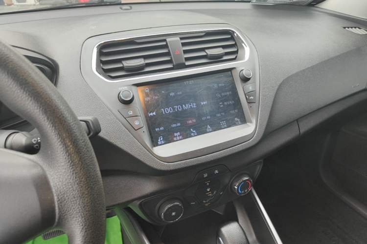 Used Ford Escort 2019 Revised 1.5L Automatic ZhiXiang Version (Tire Pressure Monitoring) China VI Standard Audio And AC Panel