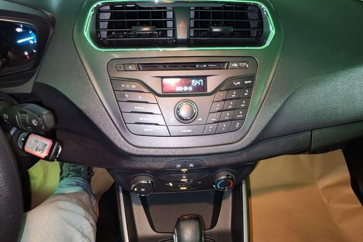 Used Ford Escort 2019 1.5L Automatic ZhiXiang Model Audio And AC Panel