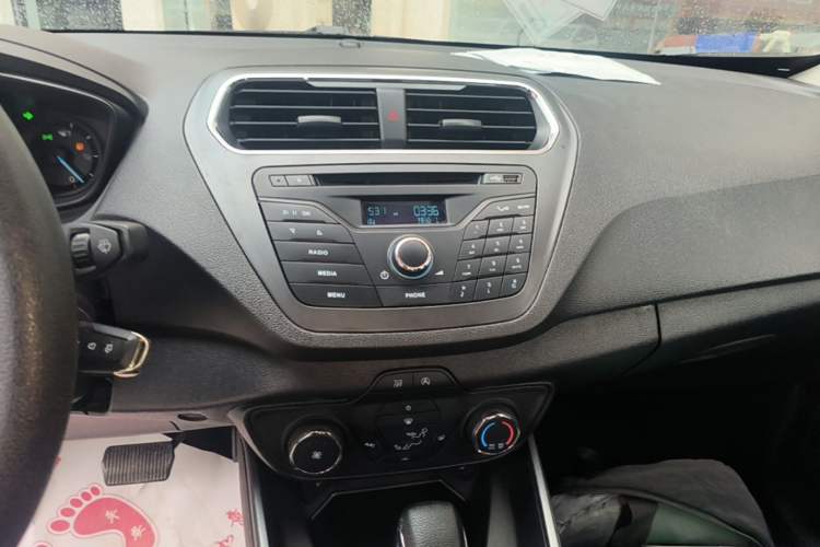 Used Ford Escort 2019 1.5L Automatic ZhiXiang Model Audio And AC Panel