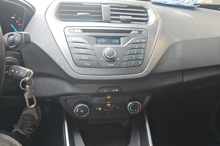 Used Ford Escort 2019 1.5L Automatic ZhiXiang Model Audio And AC Panel