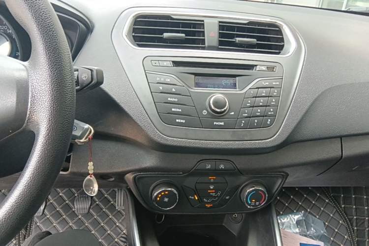 Used Ford Escort 2019 Revised Version 1.5L Manual "Quality Enjoyment" Trim (Tire Pressure Monitoring) China VI Standard Audio And AC Panel