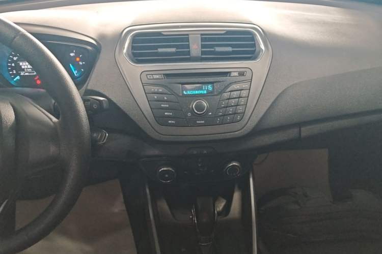 Used Ford Escort 2019 1.5L Automatic ZhiXiang Model Audio And AC Panel