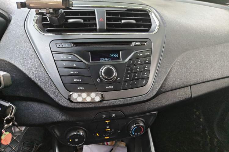 Used Ford Escort 2019 Revised 1.5L Automatic ZhiXiang Version (Tire Pressure Monitoring) China VI Standard Audio And AC Panel