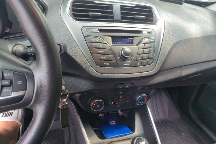Used Ford Escort 2019 Revised Version 1.5L Manual "Quality Enjoyment" Trim (Tire Pressure Monitoring) China VI Standard Audio And AC Panel