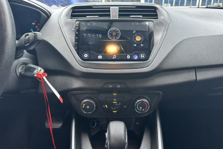 Used Ford Escort 2019 Revised 1.5L Automatic ZhiXiang Version (Tire Pressure Monitoring) China VI Standard Audio And AC Panel