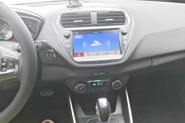 Used Ford Escort 2019 EcoBoost 125 Automatic Luxury Edition Audio And AC Panel