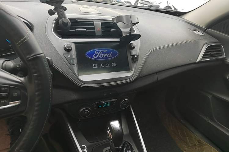 Used Ford Escort 2019 Revised Version 1.5L Automatic Enjoyment Type China VI Standard Audio And AC Panel