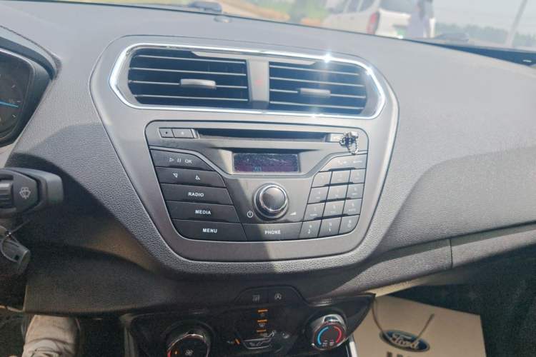 Used Ford Escort 2019 Revised 1.5L Automatic ZhiXiang Version (Tire Pressure Monitoring) China VI Standard Audio And AC Panel