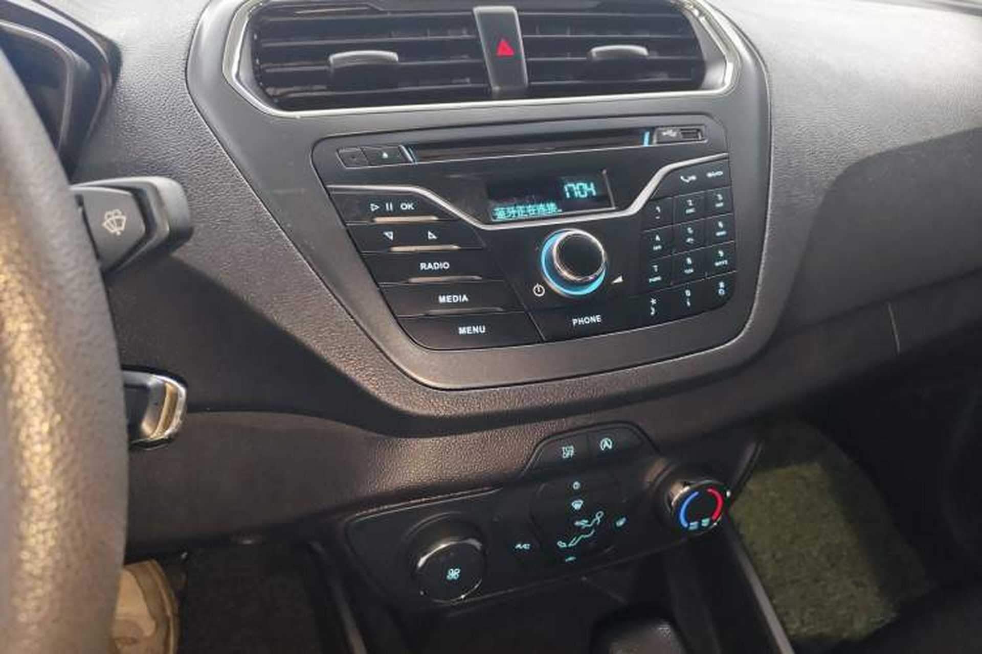 Used Ford Escort 2019 Revised 1.5L Automatic ZhiXiang Version (Tire Pressure Monitoring) China VI Standard Audio And AC Panel
