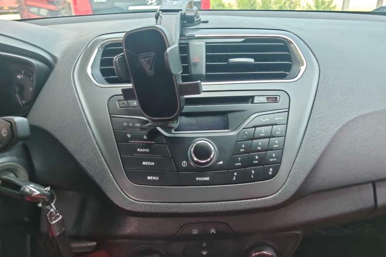 Used Ford Escort 2019 Revised 1.5L Automatic ZhiXiang Version (Tire Pressure Monitoring) China VI Standard Audio And AC Panel