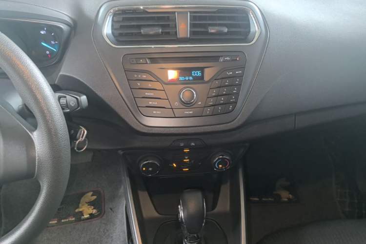 Used Ford Escort 2019 Revised 1.5L Automatic ZhiXiang Version (Tire Pressure Monitoring) China VI Standard Audio And AC Panel