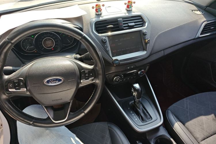 Used Ford Escort 2019 Revised Version 1.5L Automatic Enjoyment Type China VI Standard Center Console