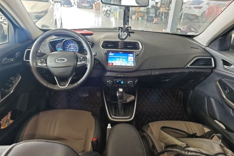 Used Ford Escort 2019 Revised Version 1.5L Automatic Zhenxiang Edition China VI Standard Center Console