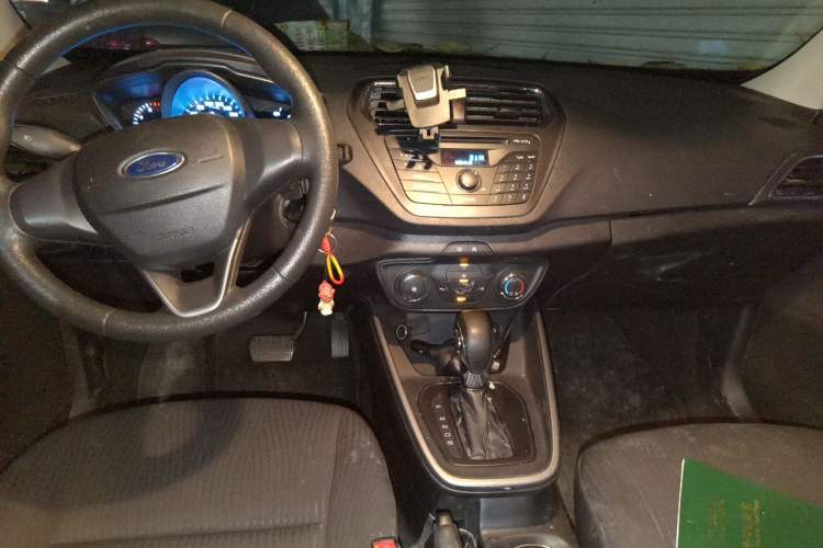 Used Ford Escort 2019 1.5L Automatic ZhiXiang Model Center Console