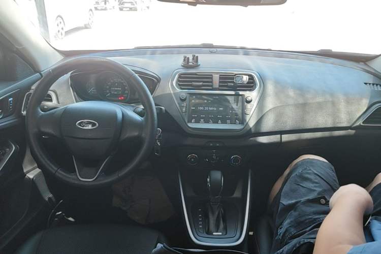 Used Ford Escort 2019 1.5L Automatic ZhiXiang Model Center Console