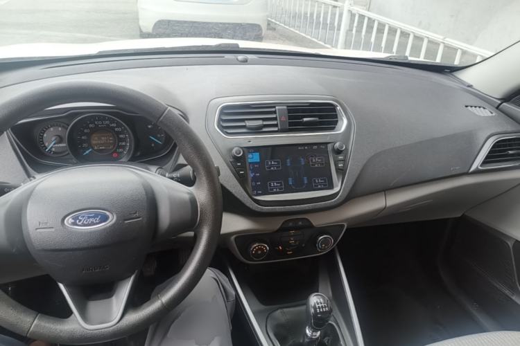 Used Ford Escort 2019 1.5L Manual ZhiXiang Version Center Console
