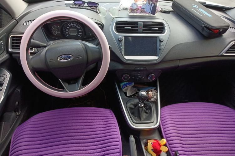 Used Ford Escort 2019 1.5L Manual ZhiXiang Version Center Console