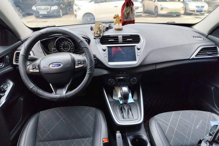 Used Ford Escort 2019 Revised Version 1.5L Automatic Enjoyment Type China VI Standard Center Console