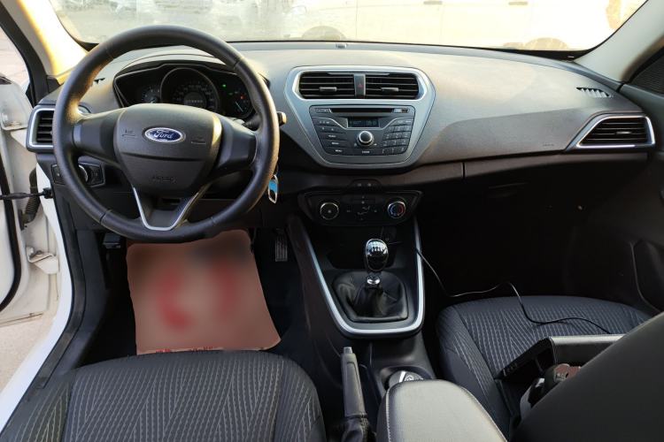 Used Ford Escort 2019 Revised Version 1.5L Manual Quality Enjoyment Type China VI Standard Center Console