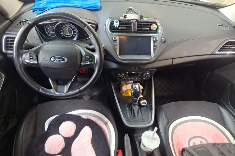 Used Ford Escort 2019 Revised Version 1.5L Automatic Enjoyment Type China VI Standard Center Console